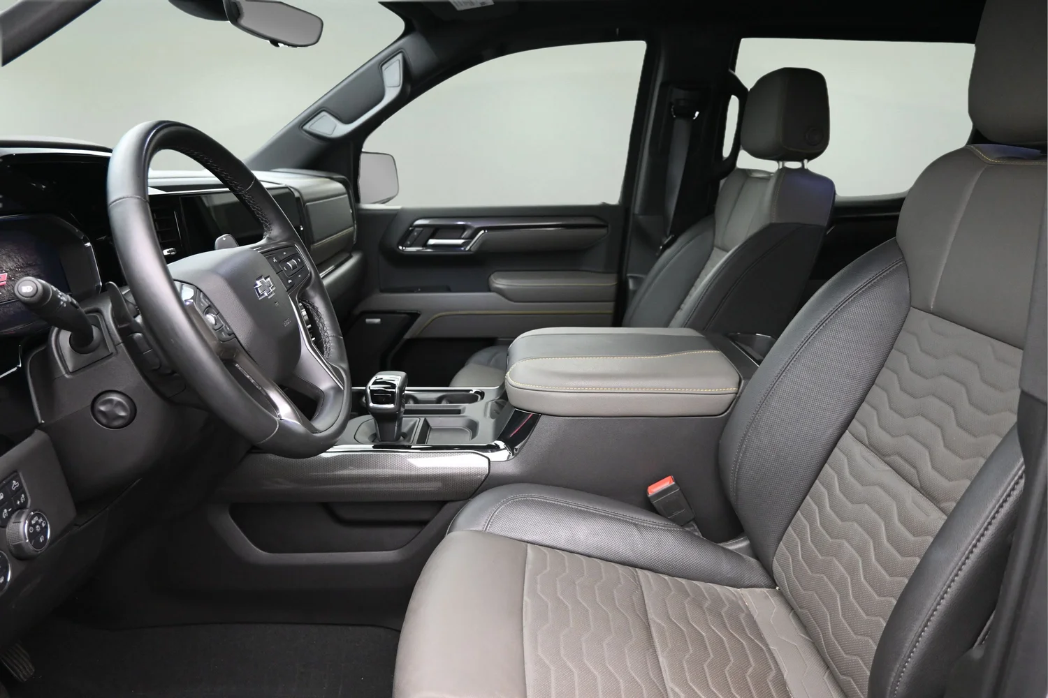 Used 2024 White Chevrolet ZR2 image 27