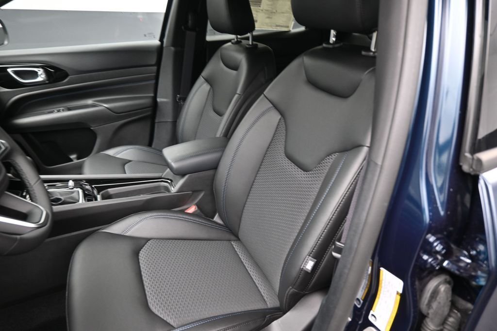 New 2026 Fathom Blue Pearl Coat Jeep Latitude image 19