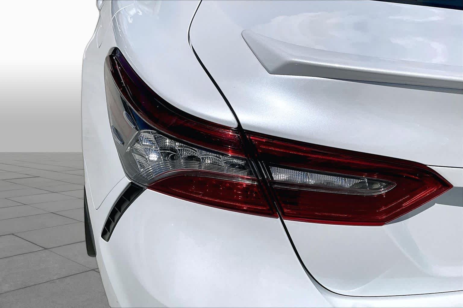 Used 2021 Wind Chill Pearl Toyota XSE image 28