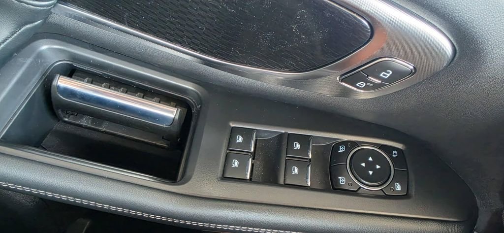 New 2026 Star White Metallic Tri-Coat Ford MAX Platinum® image 19