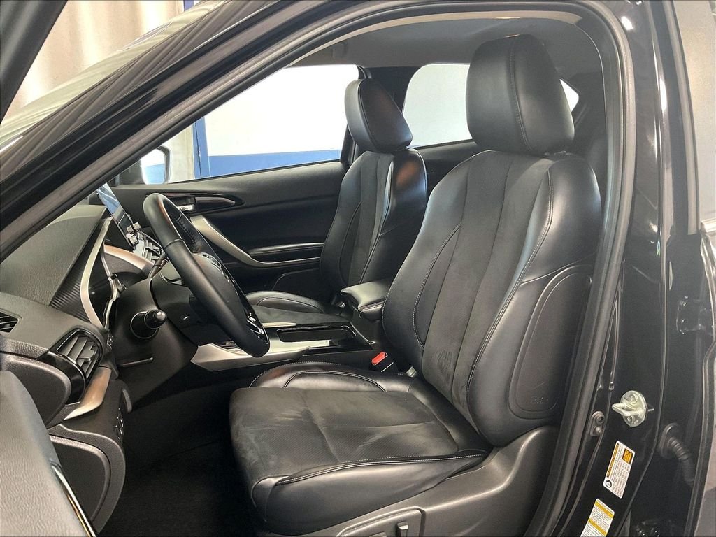 Used 2024 Silver Mitsubishi SE image 10