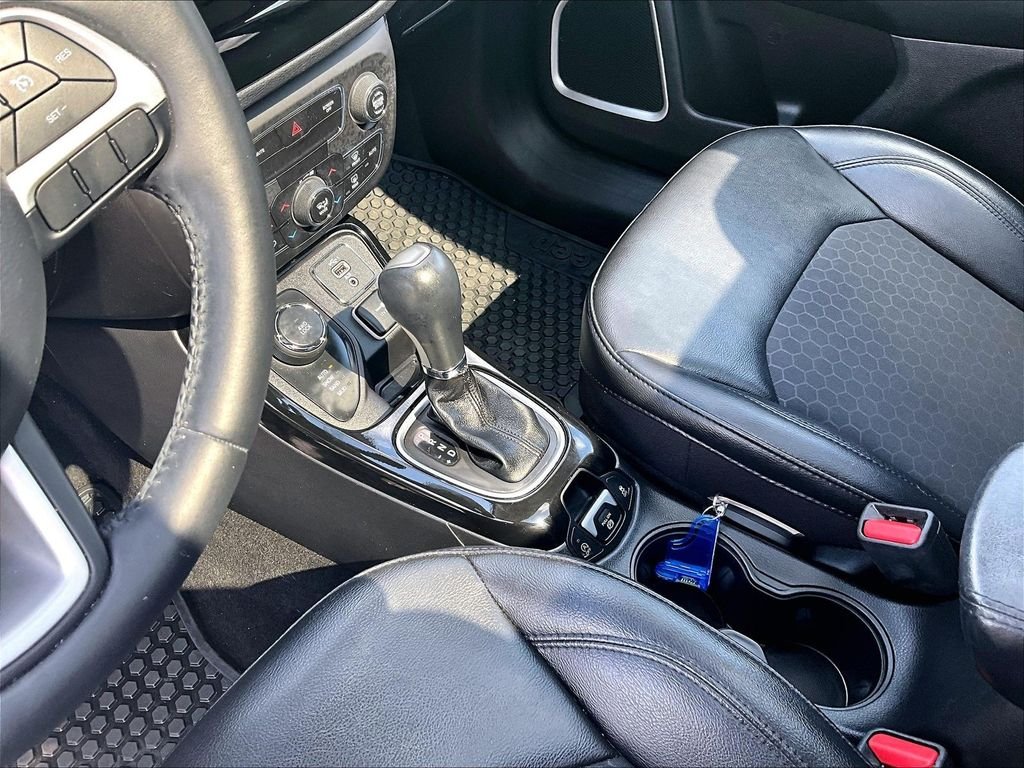 Used 2019 White Jeep Latitude image 20