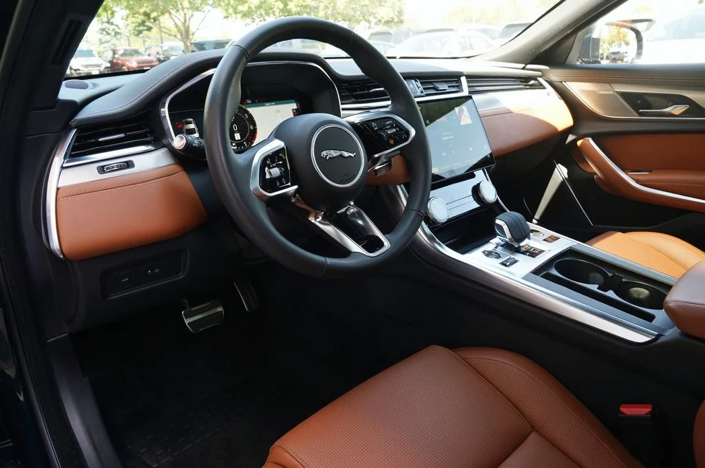 Used 2024 Green Jaguar R-Dynamic SE image 14