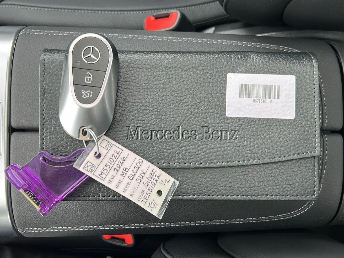 New 2026 Verde Silver Metallic Mercedes-Benz GLC 300 image 30
