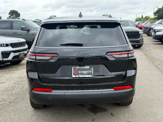 New 2026 Diamond Black Crystal Pearlcoat Jeep Limited image 7