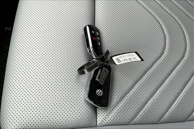 2025 Volkswagen Tiguan SE - Photo 29