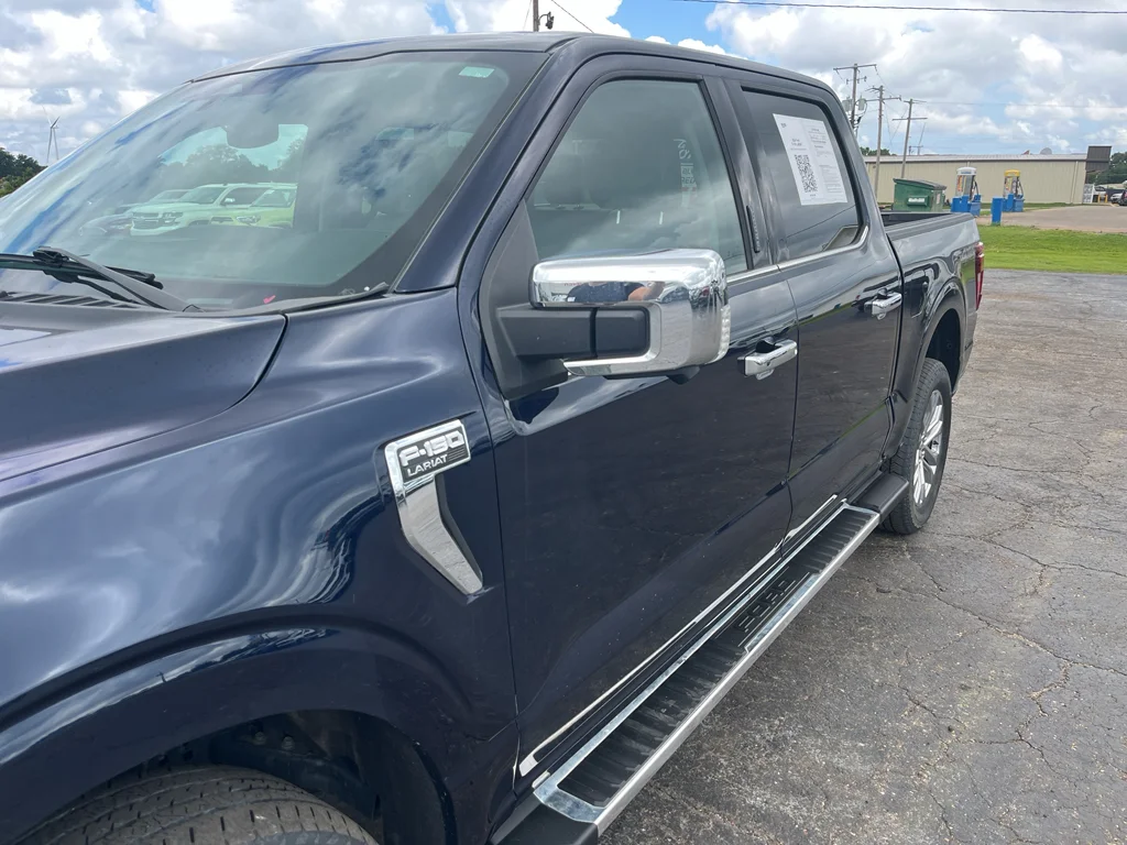 Used 2024 Antimatter Blue Metallic Ford LARIAT image 10