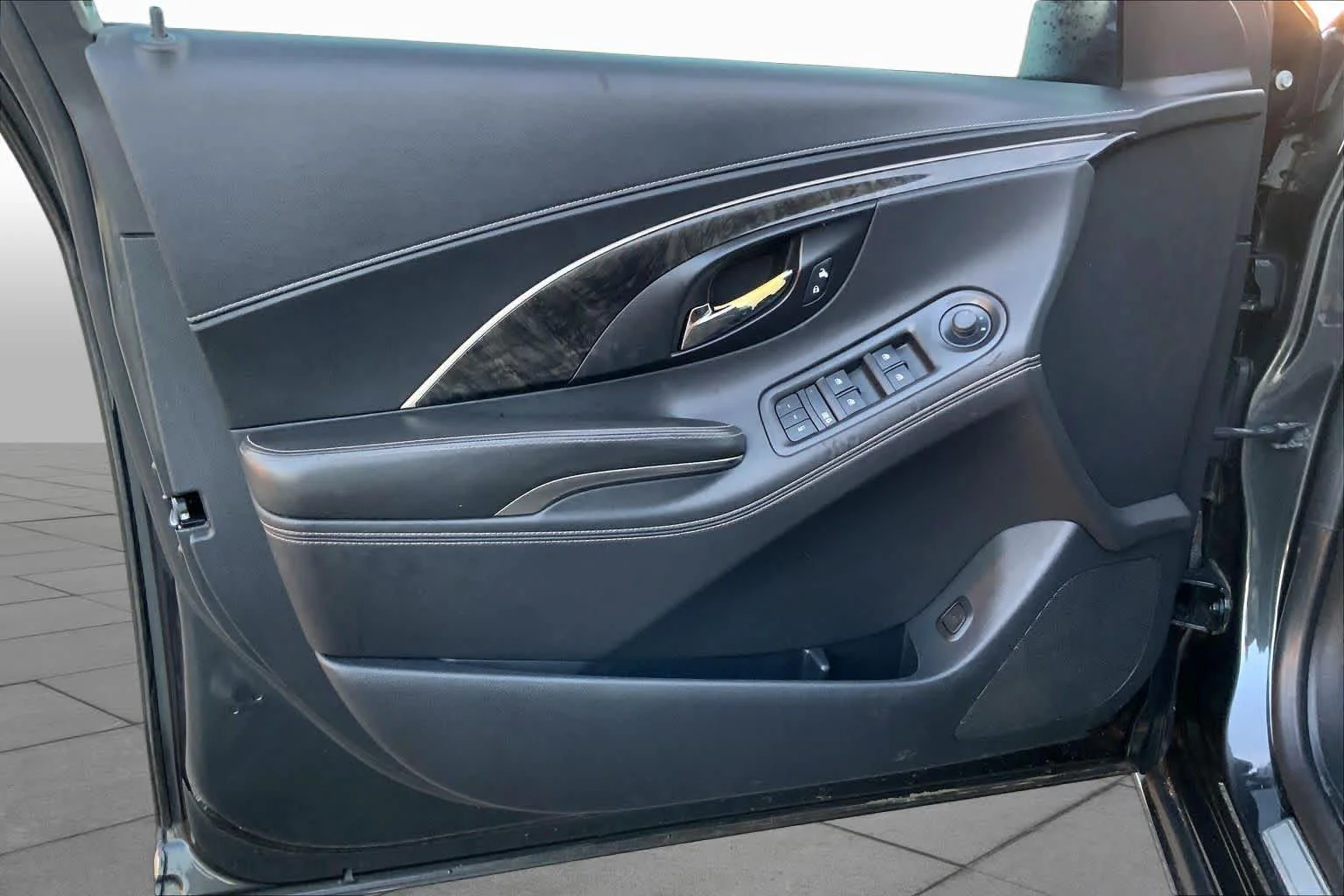 Used 2014 Smoky Gray Metallic Buick Leather image 19