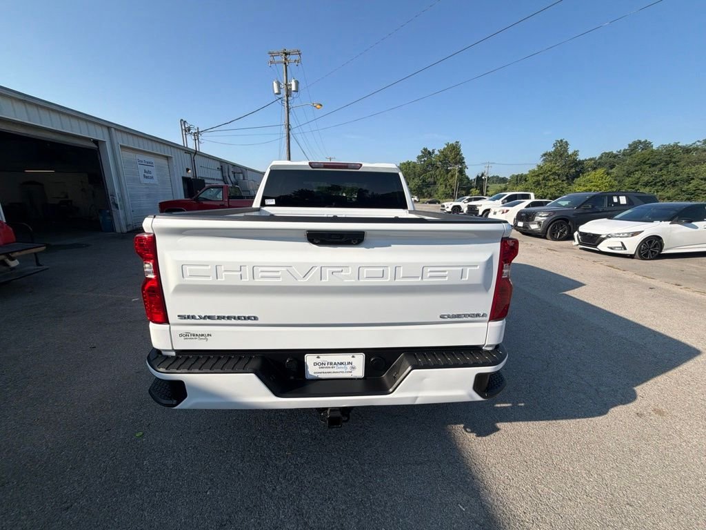 Used 2023 White Chevrolet Custom image 6