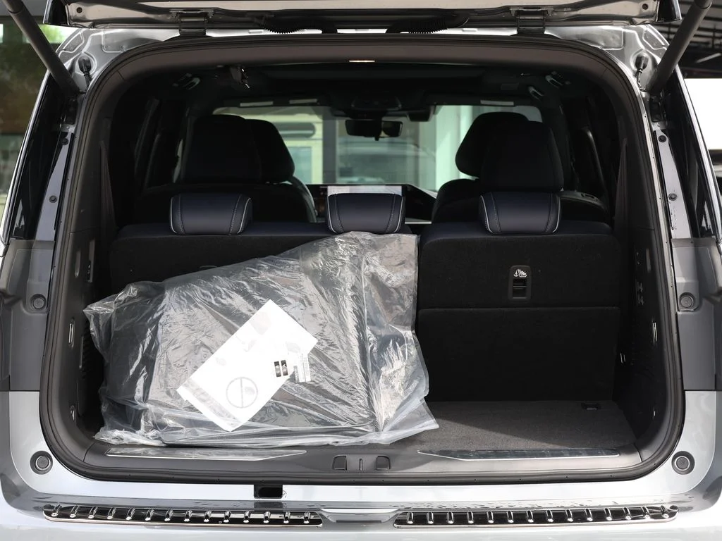 Certified Used 2026 Silver INFINITI SPORT image 8