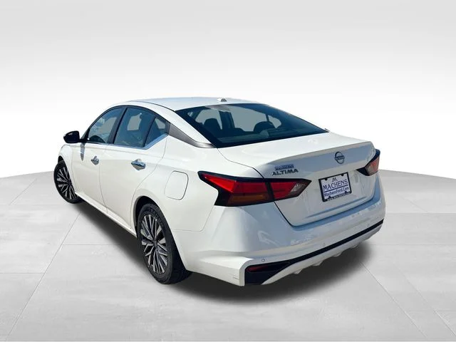 Used 2025 White Nissan 2.5 SV image 5