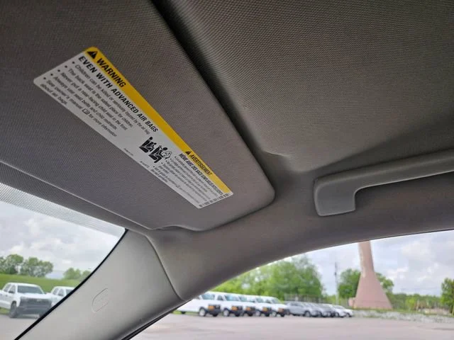 Used 2016 SILVER ICE METALLIC Chevrolet L image 18