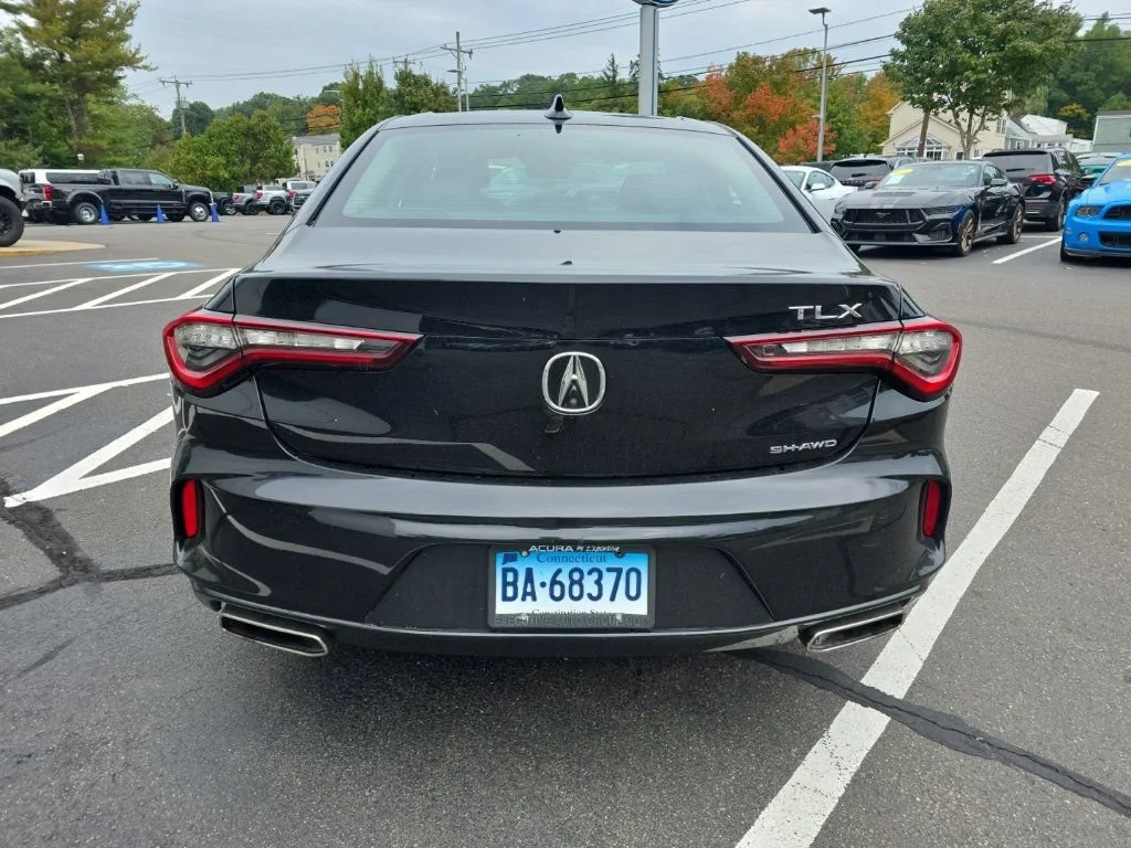 Used 2021 Majestic Black Pearl Acura Base image 5