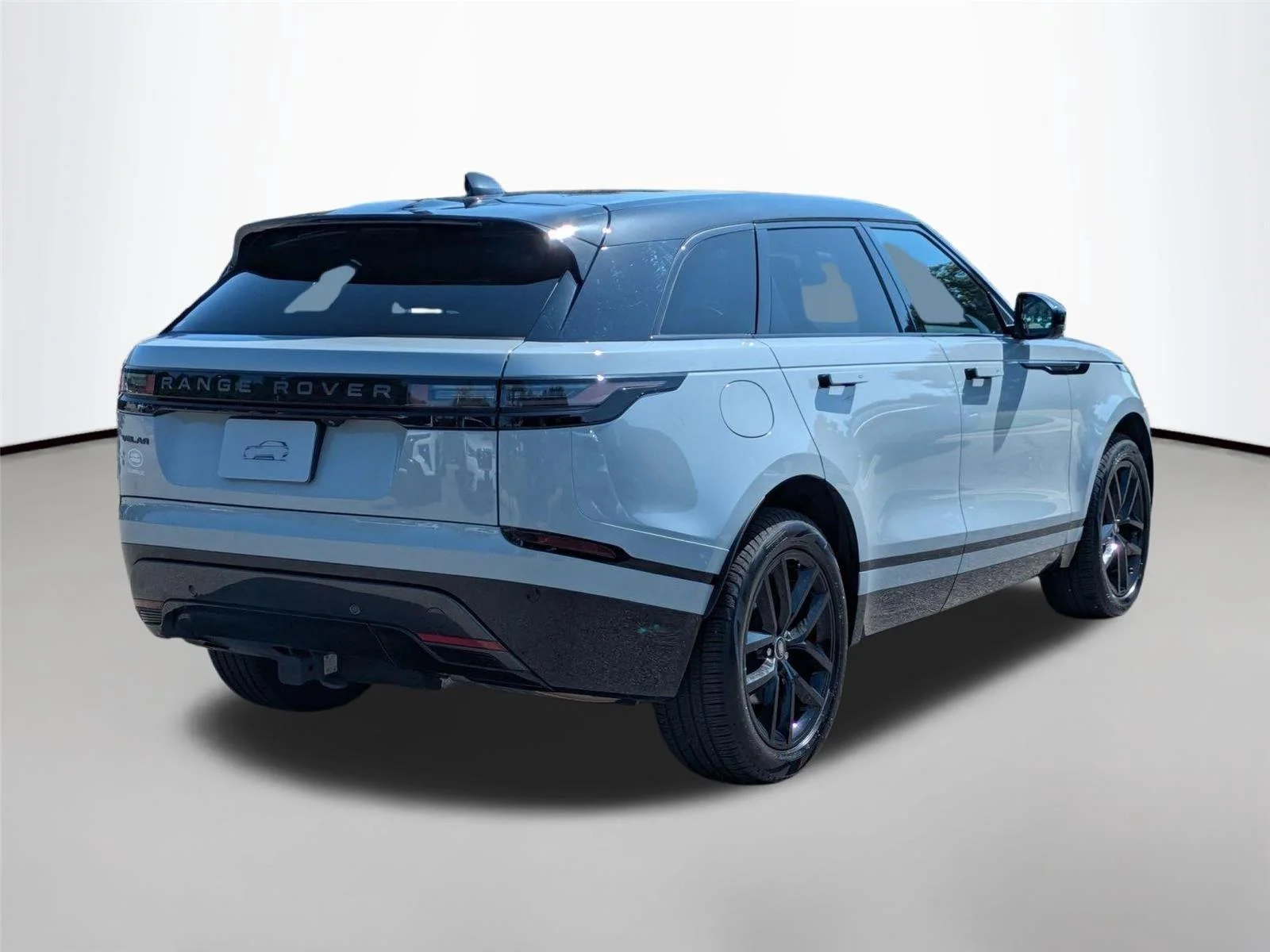 Used 2026 Arroios Grey Metallic Land Rover Dynamic SE image 5