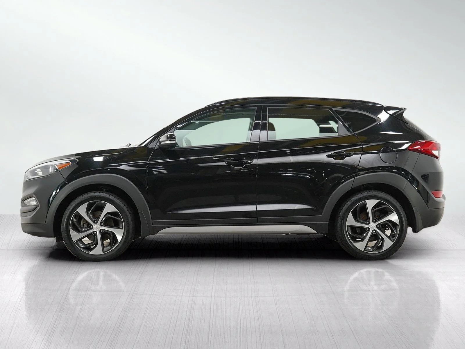 Used 2018 Black Noir Pearl Hyundai Value image 2