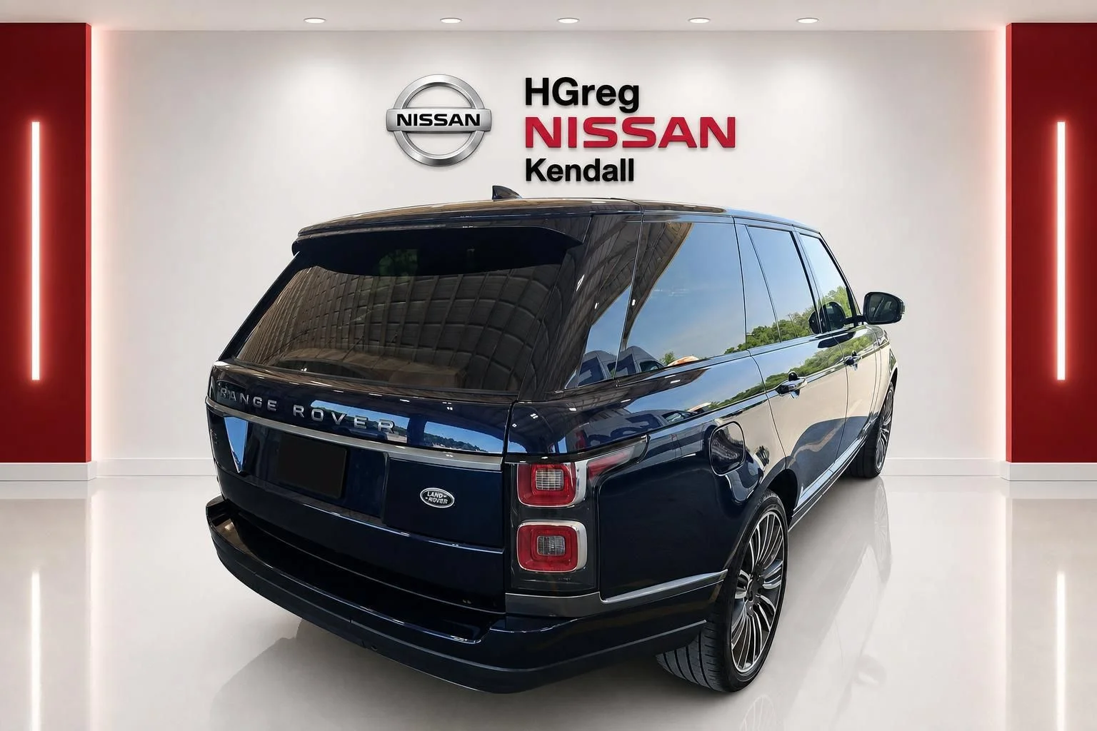Used 2021 Blue Land Rover Westminster image 4