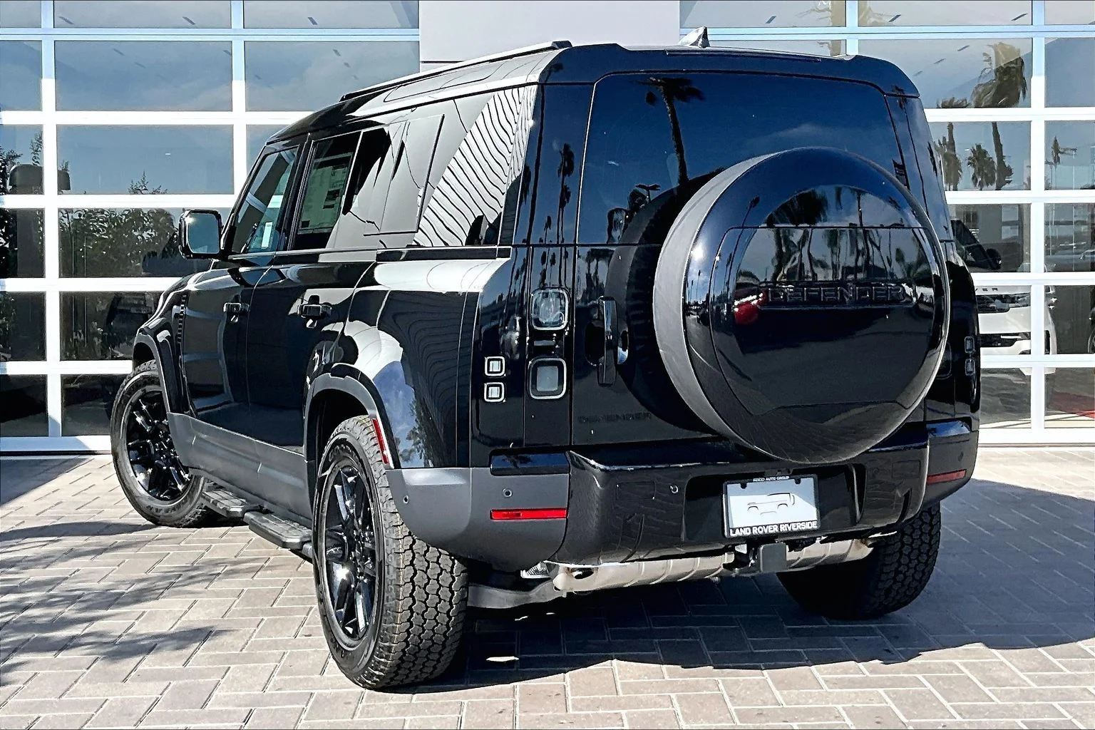 New 2026 Santorini Black Land Rover S image 3