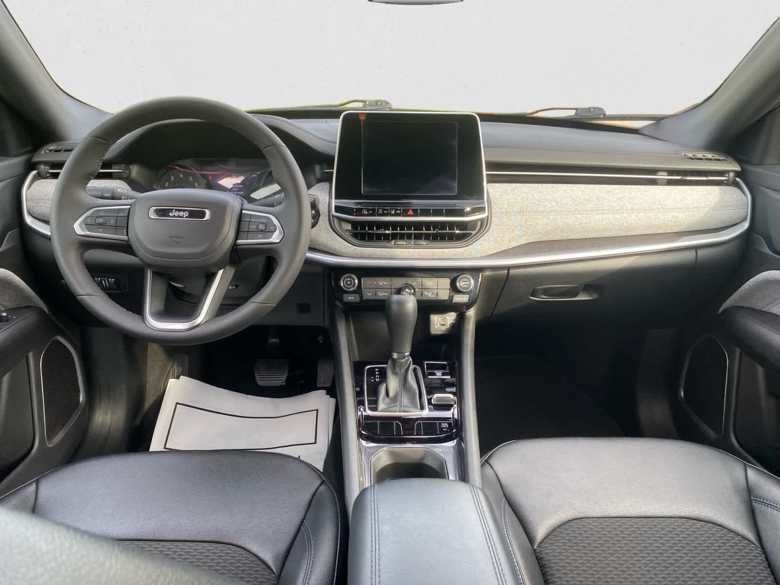 Used 2025 Red Hot Pearlcoat Jeep Latitude image 16