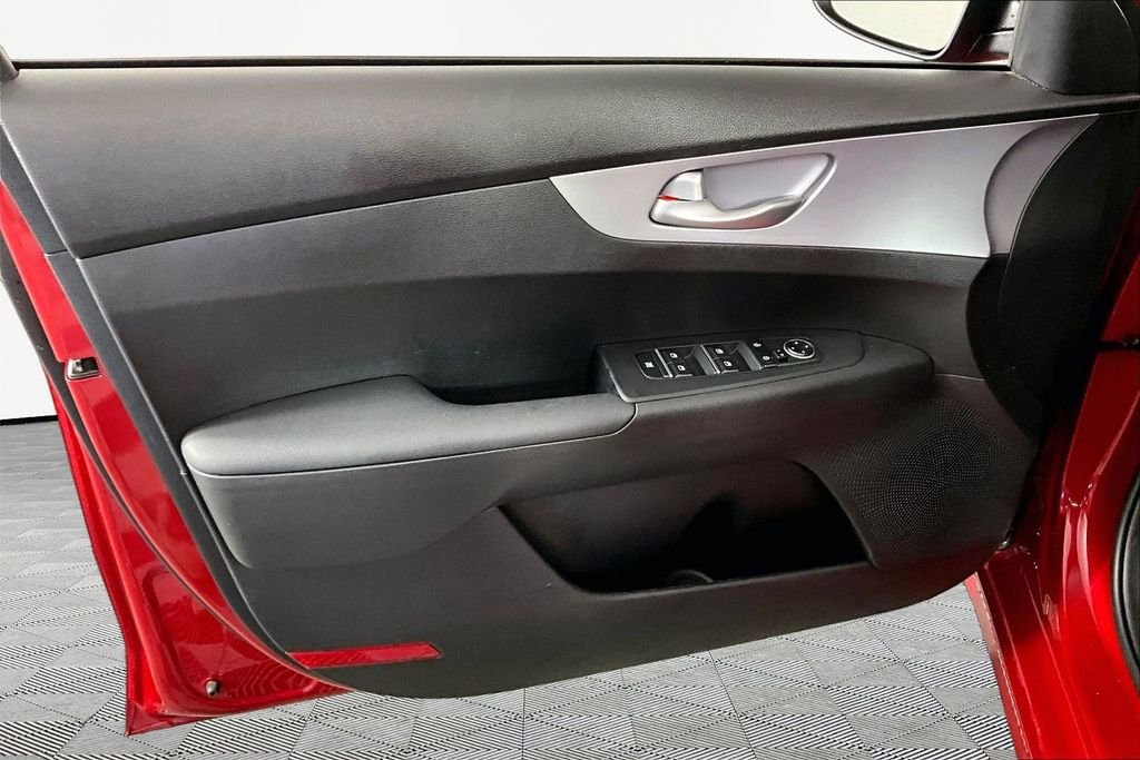 2024 Kia Forte LXS - Photo 19