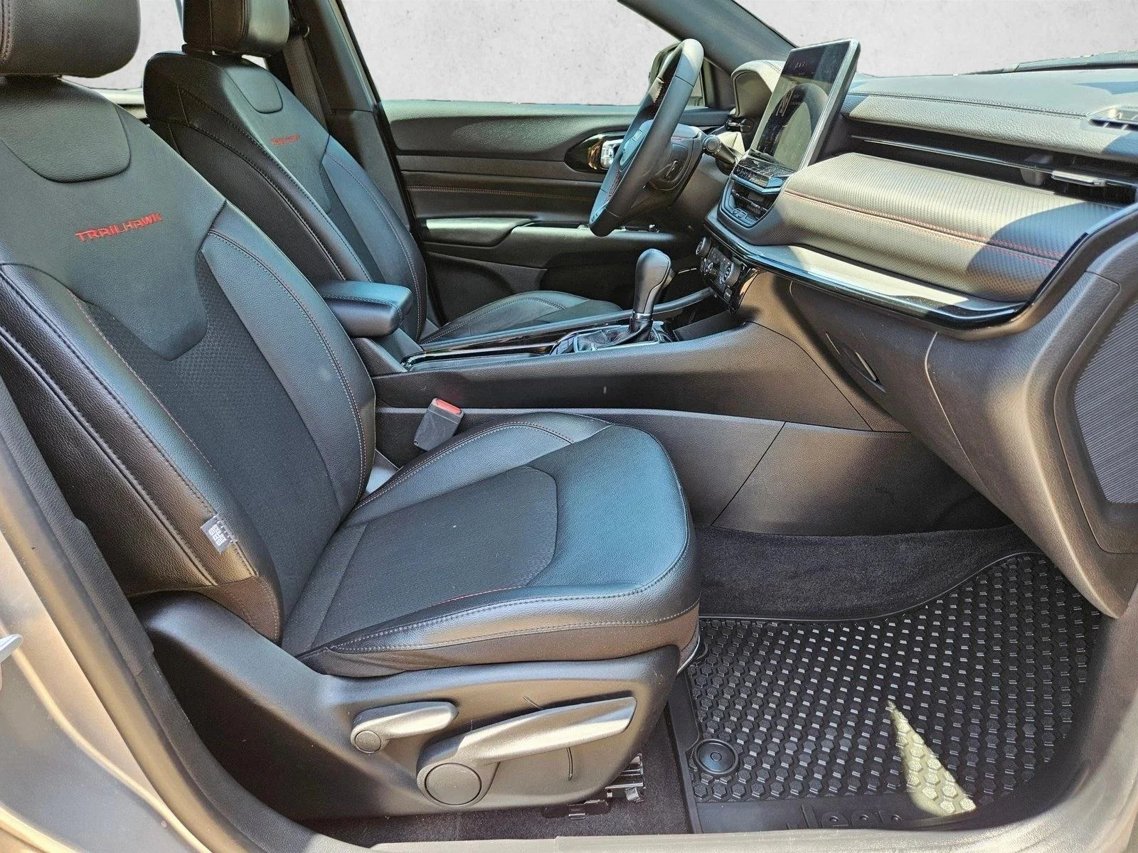 Used 2023 Billet Silver Metallic Clearcoat Jeep Trailhawk image 21
