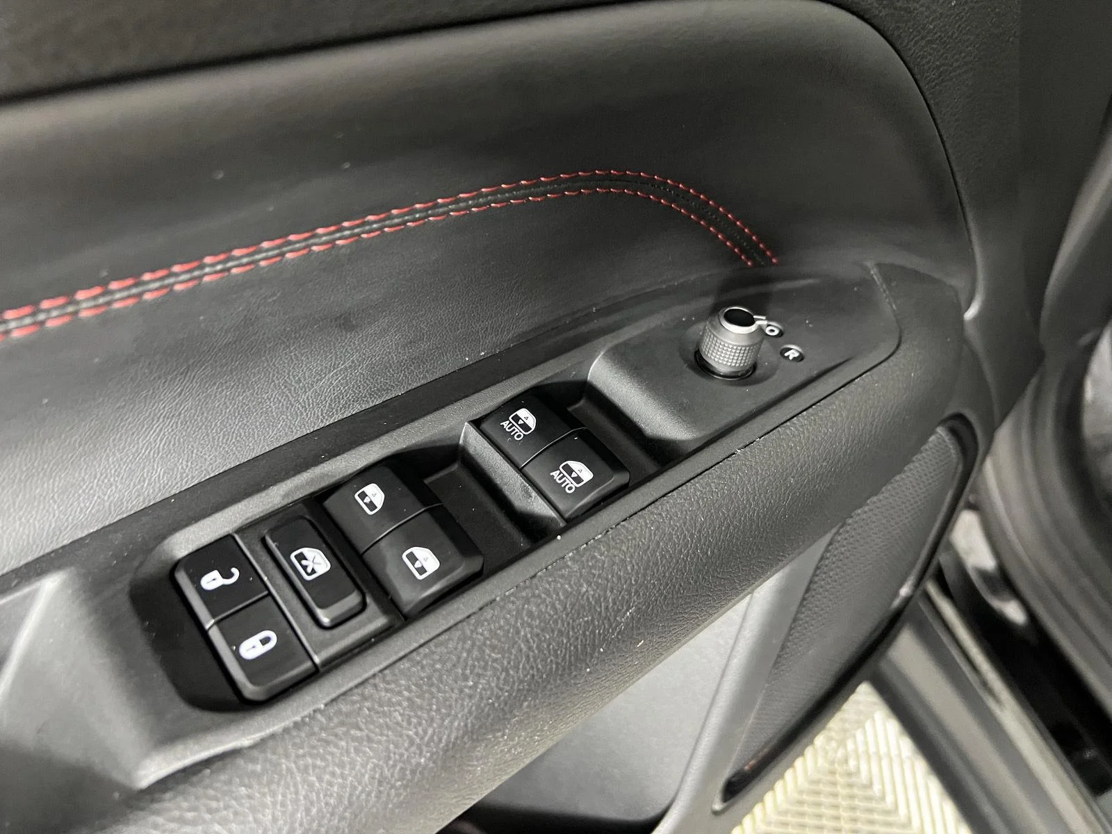 Used 2023 Diamond Black Crystal Pearlcoat Jeep Trailhawk image 15