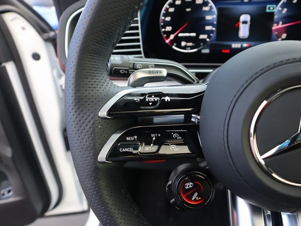 New 2025 MANUFAKTUR Moonlight White Metallic Mercedes-Benz GLE 63 S AMG® image 39
