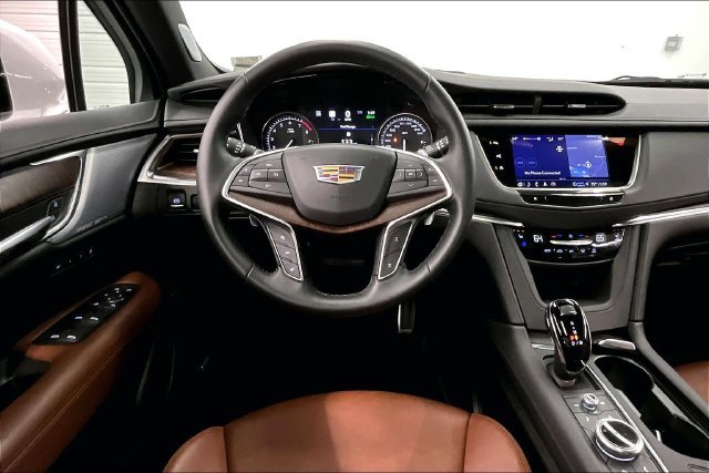 Used 2025 Crystal White Tricoat Cadillac Sport image 6