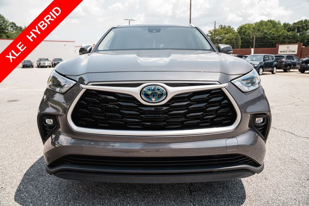 Used 2022 Magnetic Gray Metallic Toyota XLE image 2