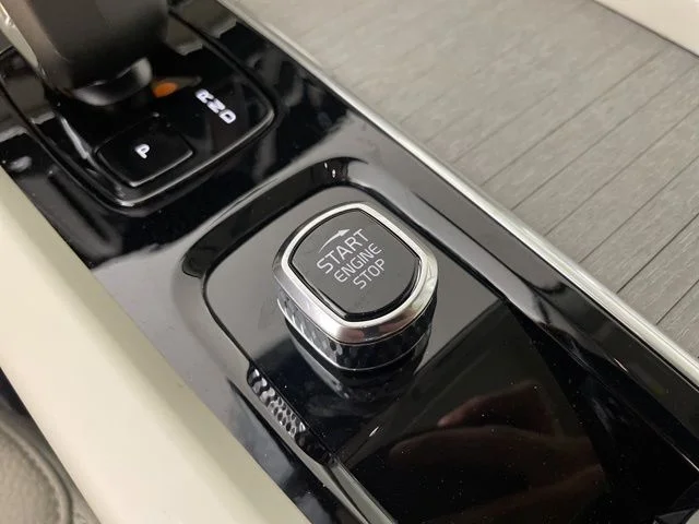Certified Used 2025 Onyx Black Metallic Volvo Plus image 20