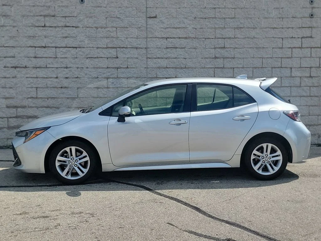 Used 2019 Silver Toyota SE image 10