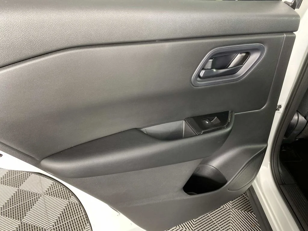 Used 2024 White Nissan S image 25