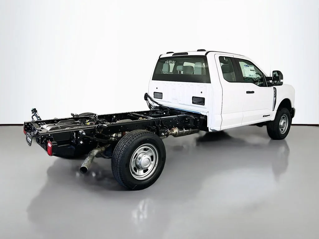 New 2026 Oxford White Ford XL image 13