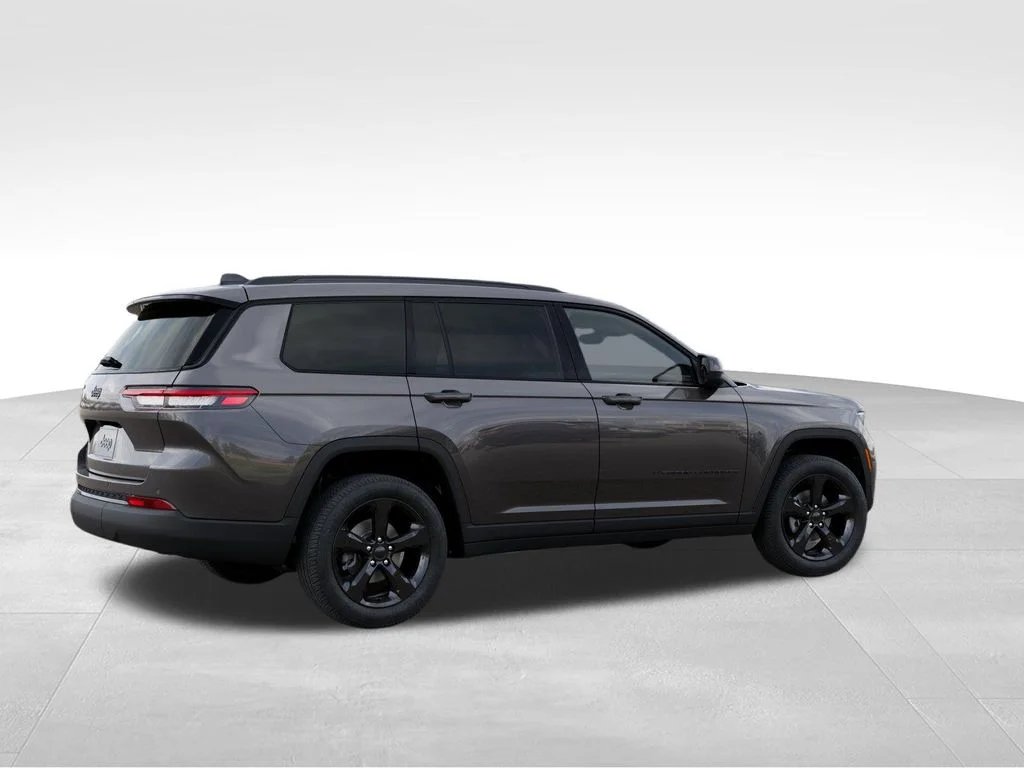 Used 2025 Gray Jeep Altitude X image 4