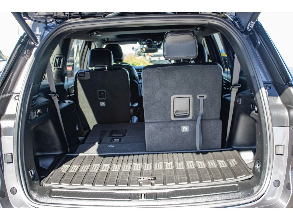 Used 2023 Baltic Gray Metallic Clearcoat Jeep Altitude image 13