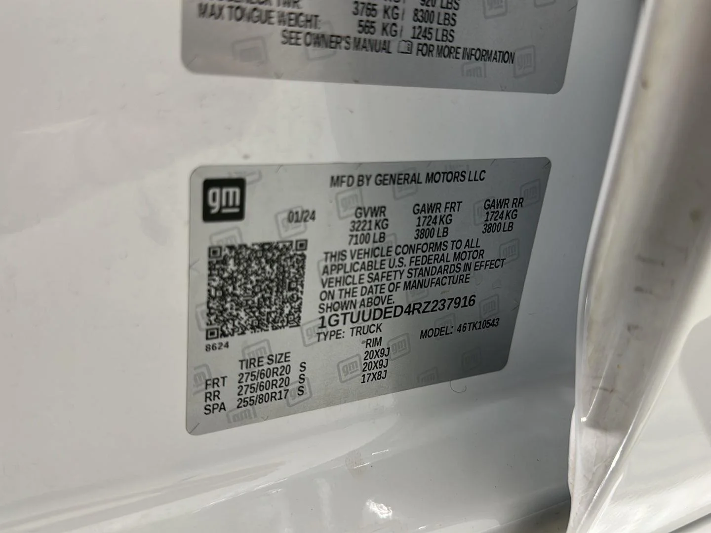 Used 2024 Summit White GMC SLT image 34