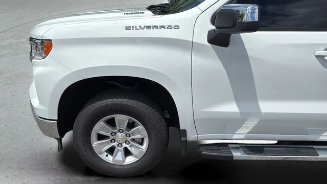Used 2026 White Chevrolet LT image 33