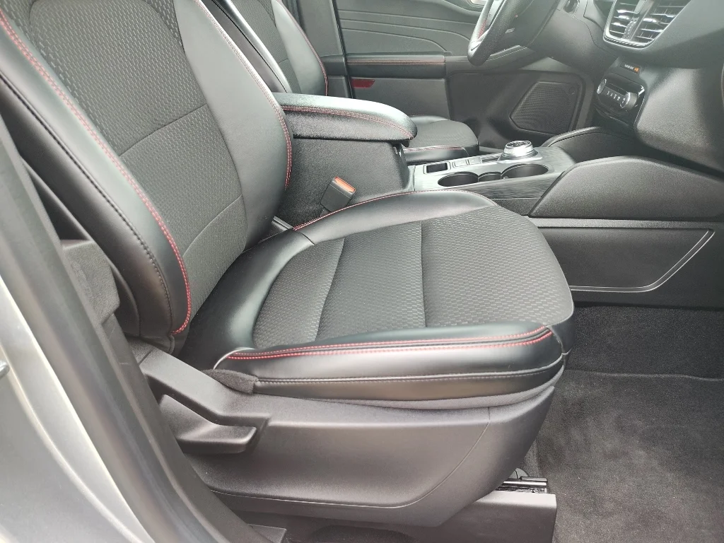 Used 2024 Iconic Silver Metallic Ford ST-Line image 17
