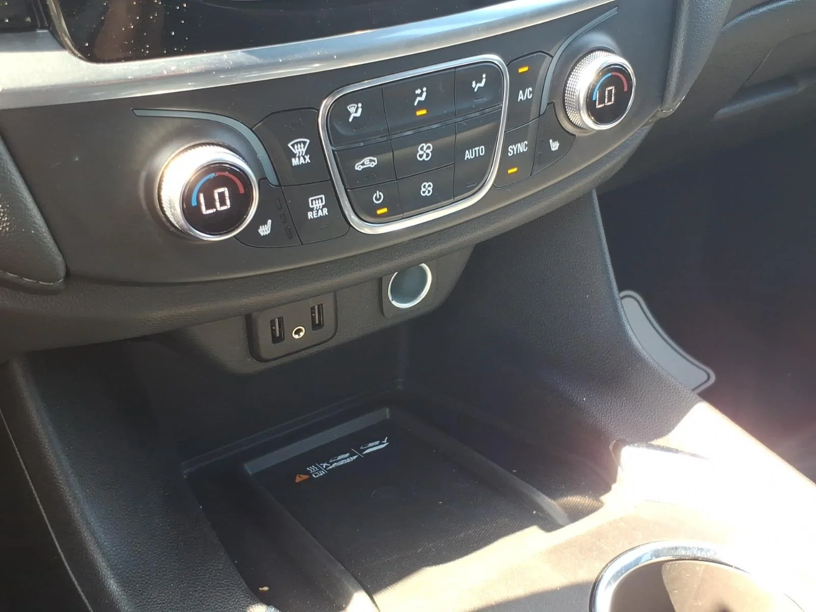 Used 2023 Silver Sage Metallic Chevrolet LT Cloth image 19