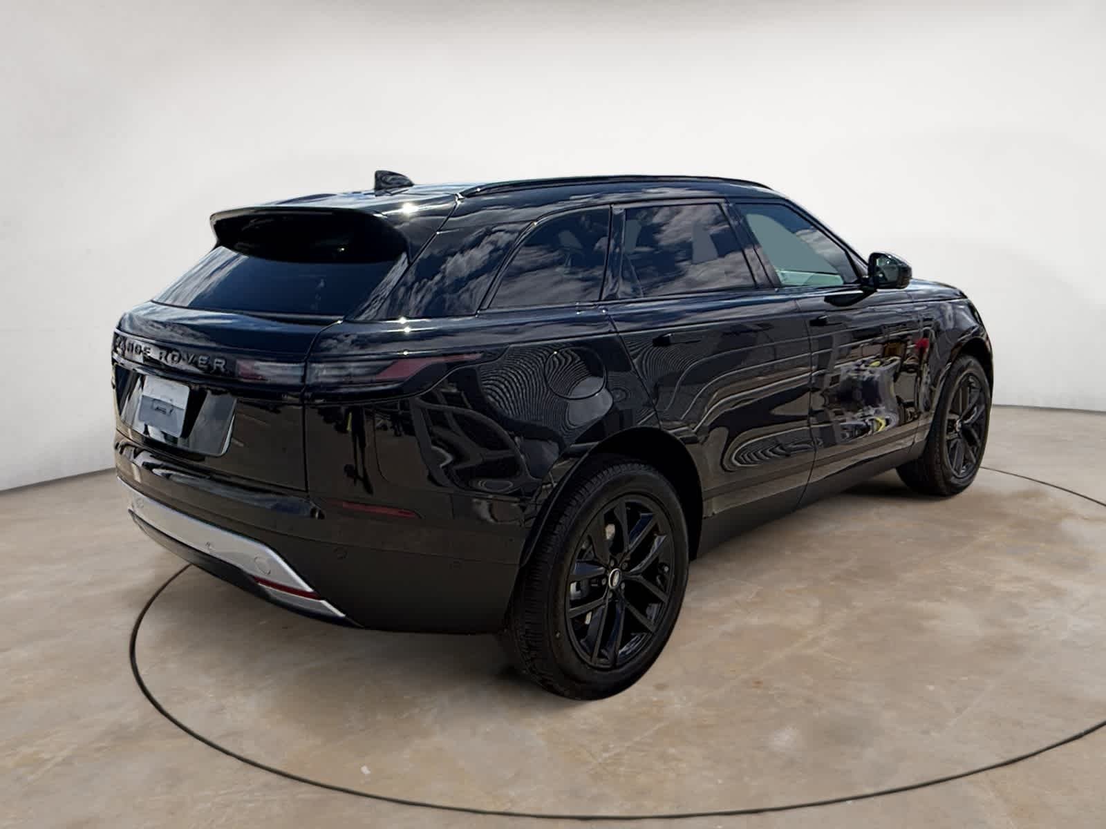 New 2026 Santorini Black Land Rover S image 5