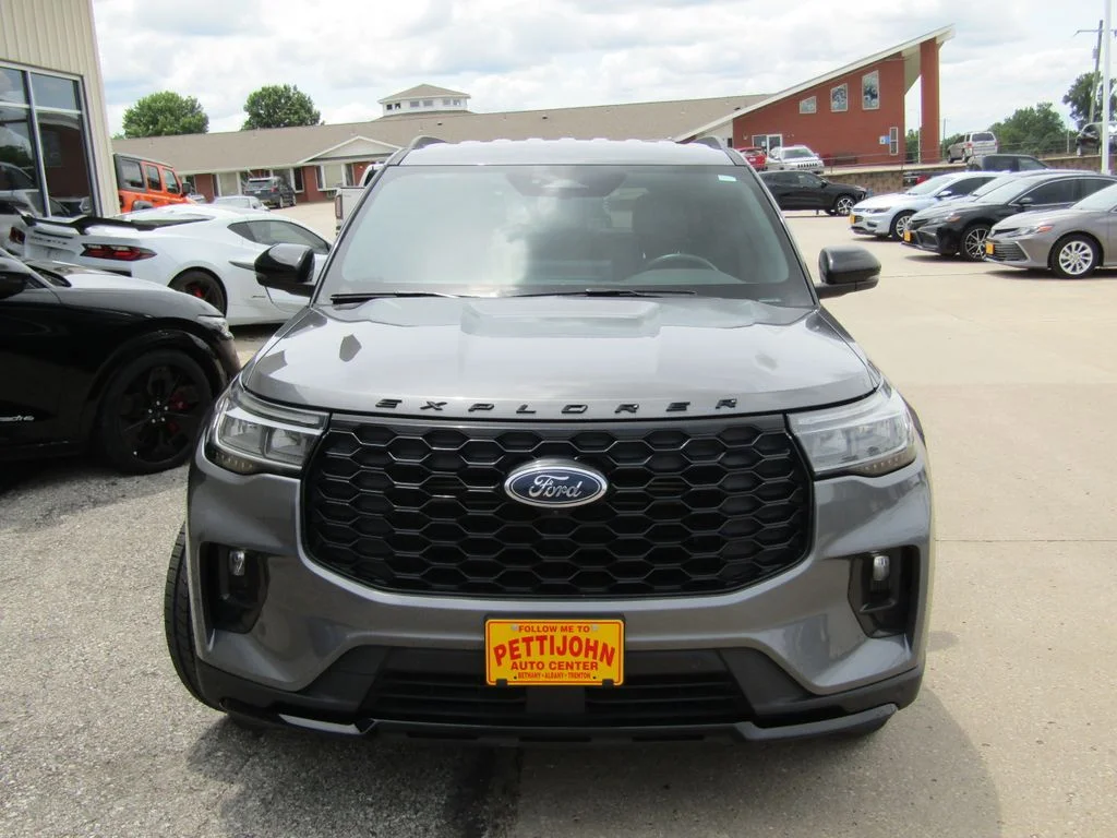 Used 2025 Gray Ford ST-Line image 13