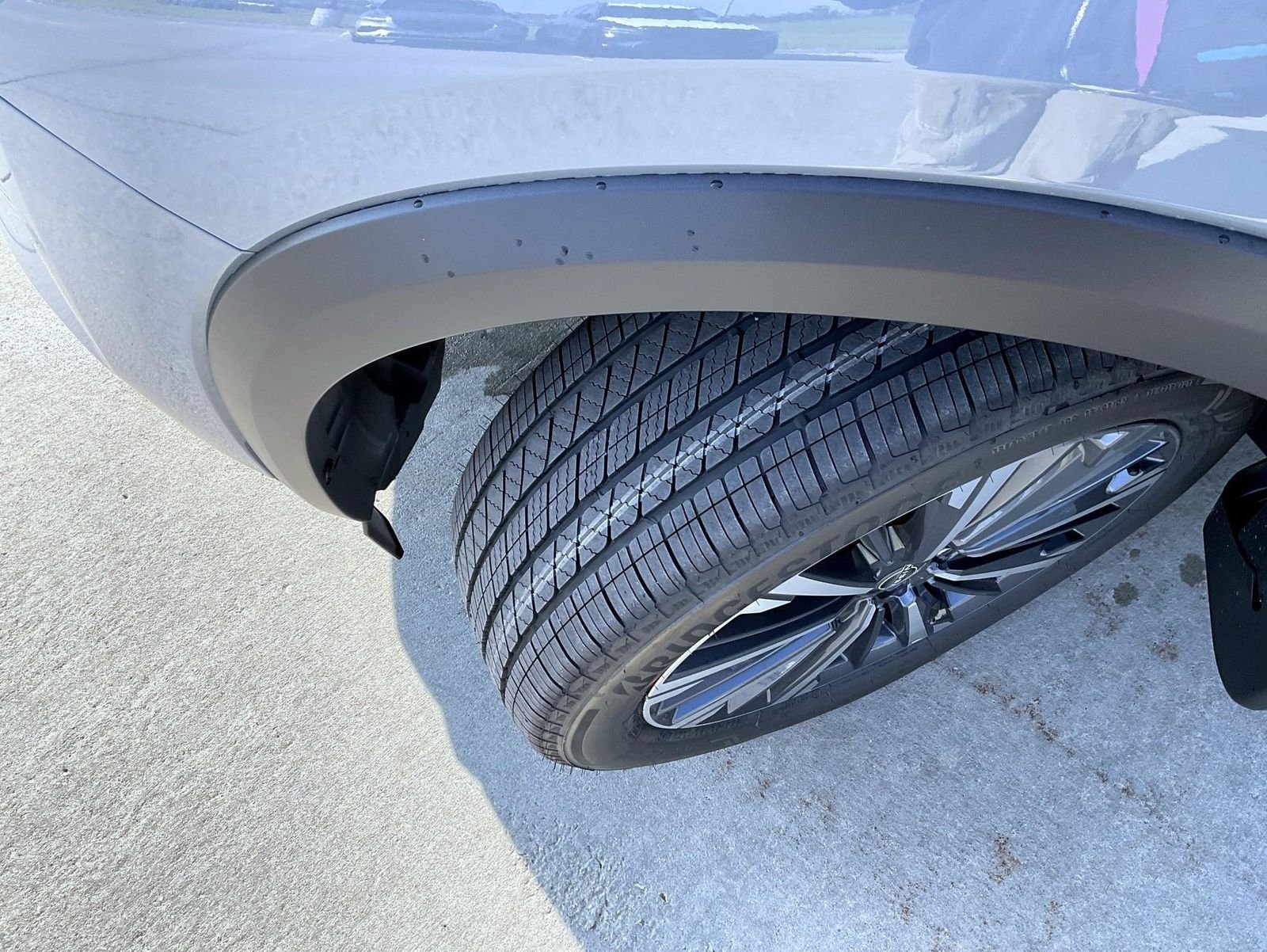 New 2026 Boulder Gray Pearl / Super Black Two-tone Nissan Platinum image 25