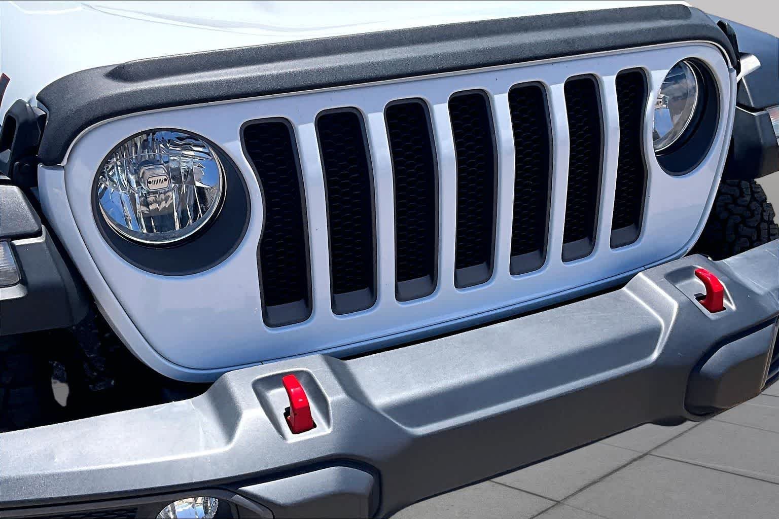 Used 2021 Bright White Clearcoat Jeep Unlimited Rubicon image 26