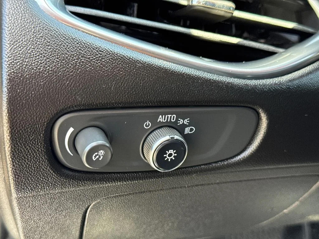 Used 2018 Gray Chevrolet Premier image 28