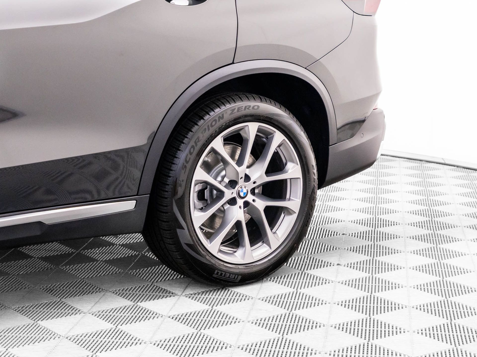 New 2026 Dravit Grey Metallic BMW xDrive40i image 34