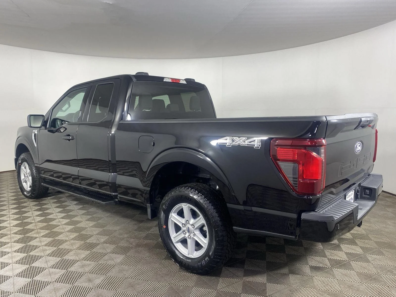 New 2026 Agate Black Ford XLT image 34