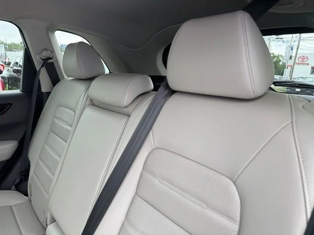 Used 2024 Platinum White Pearl Honda EX-L image 11