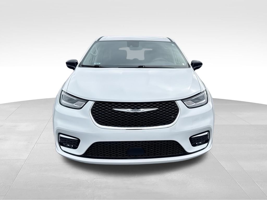 Used 2024 White Chrysler Touring L image 3