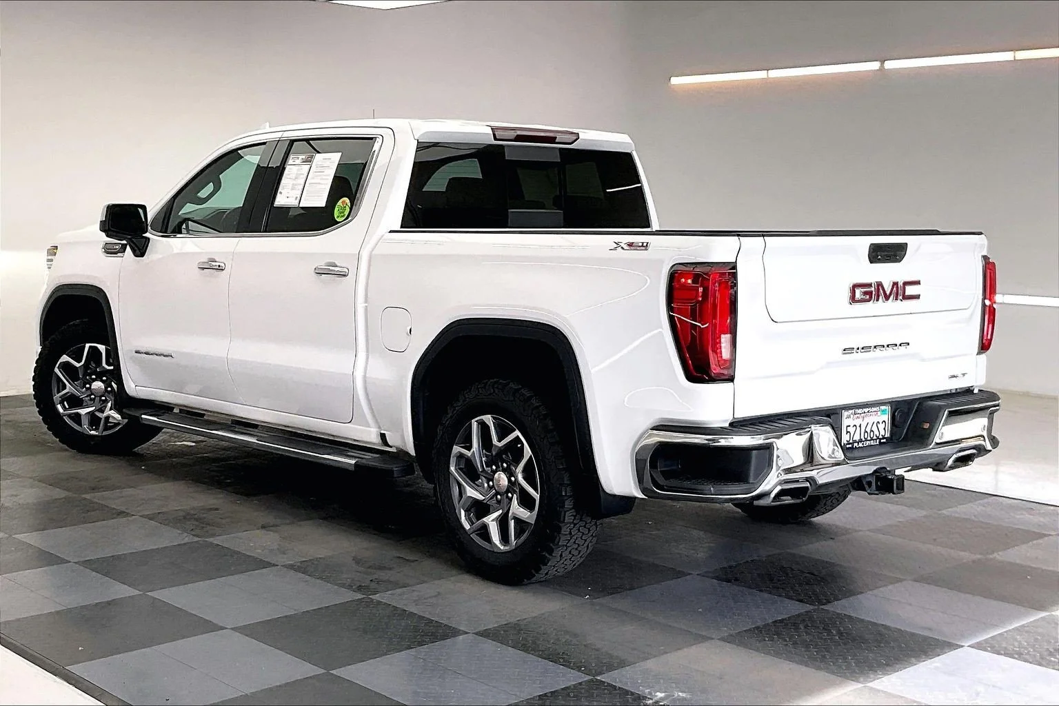 Used 2022 Summit White GMC SLT image 10