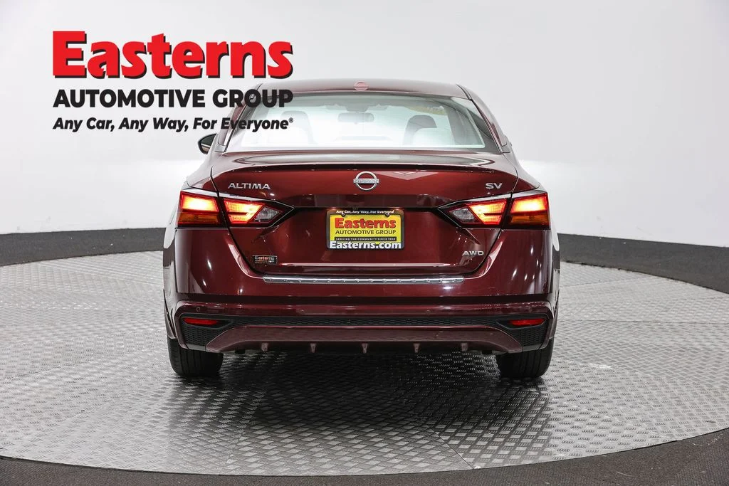 Used 2023 Red Nissan 2.5 SV image 6