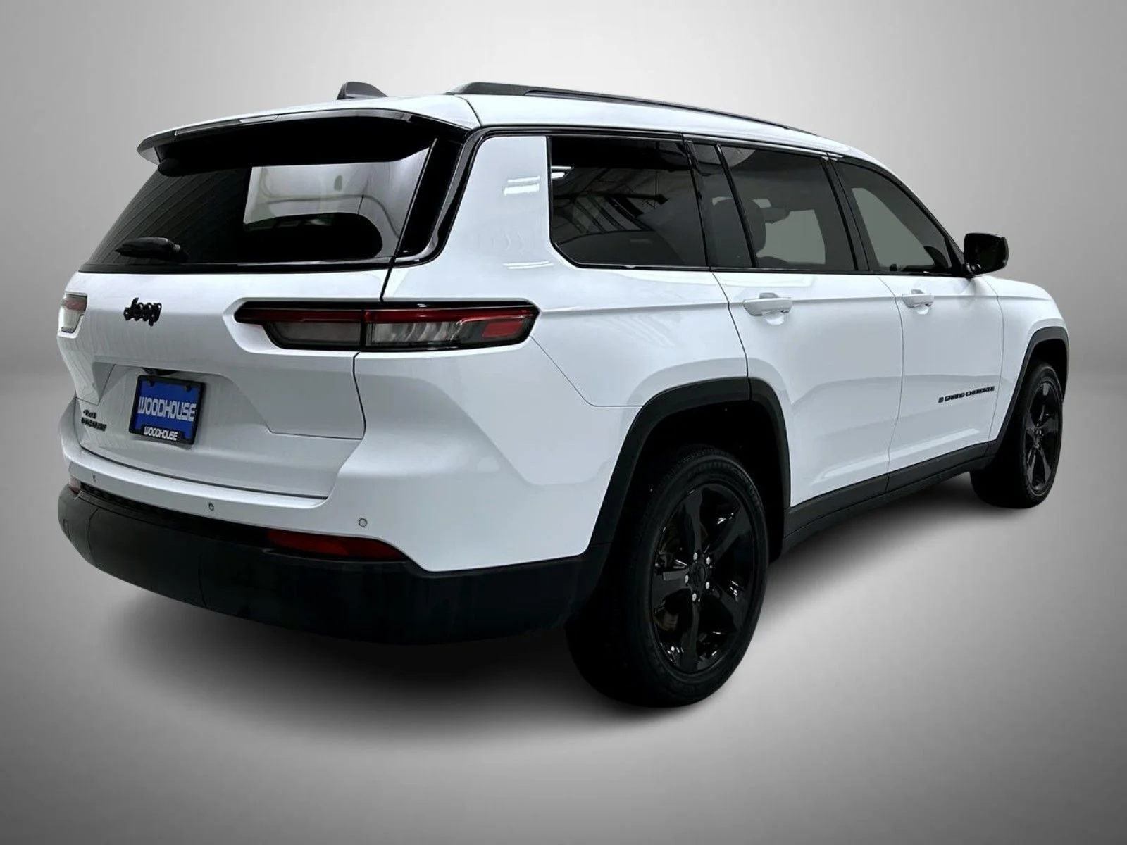 Used 2023 White Jeep Altitude image 5